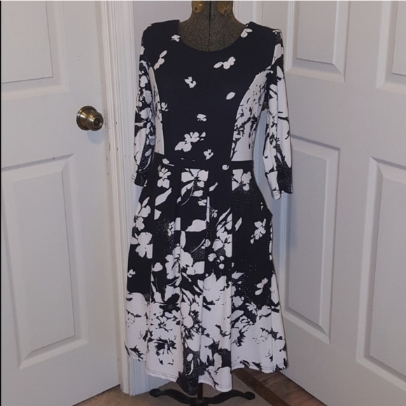 - Gorgeous DRESS with pockets!!! - Picture 3 of 8